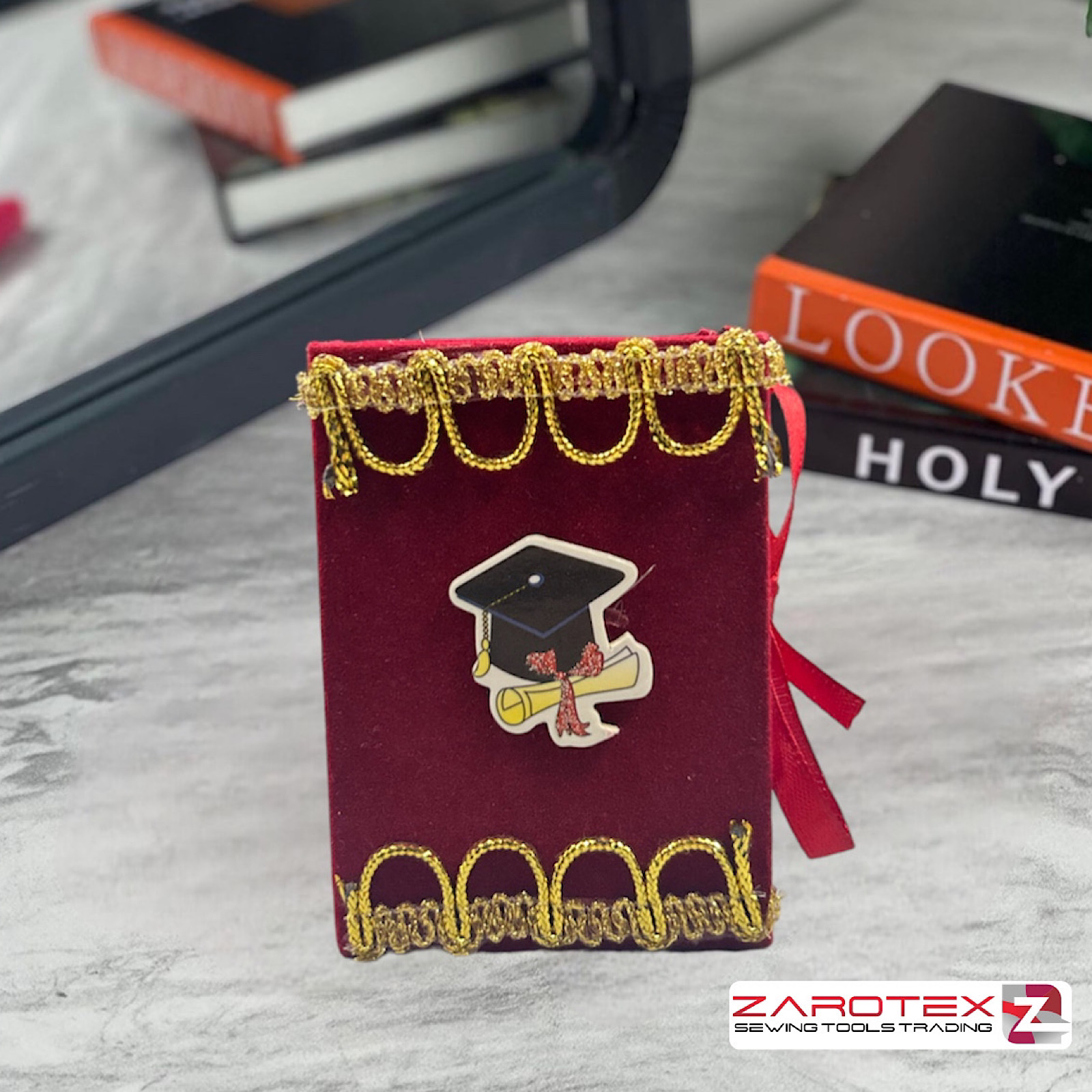 احمر
